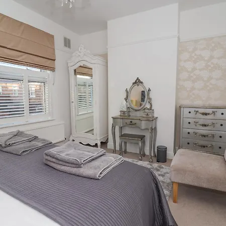 202 Salisbury Terrace York