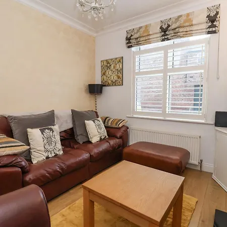 202 Salisbury Terrace * York